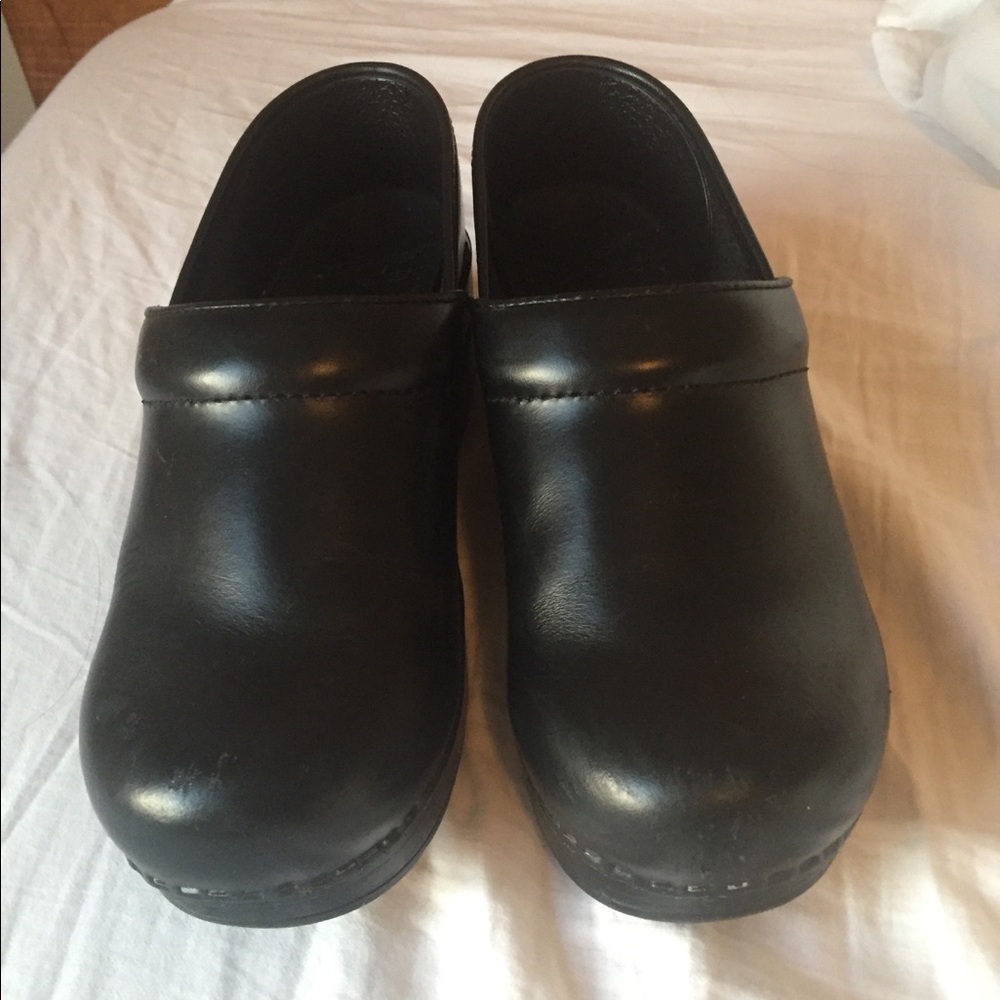 Lightly worn women’s Danskos!